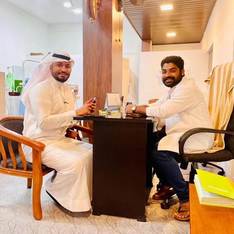 Doctor consultation at JMC Dental Clinic Wandoor